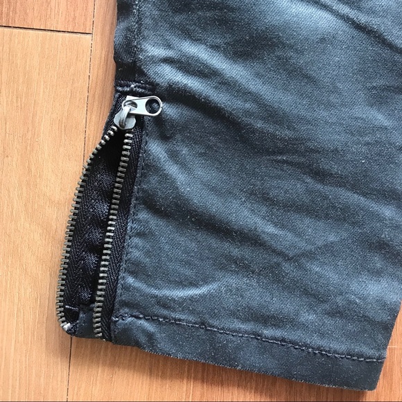 🆕 GUESS Shiny/Leather-Like Jeans - Picture 6 of 8